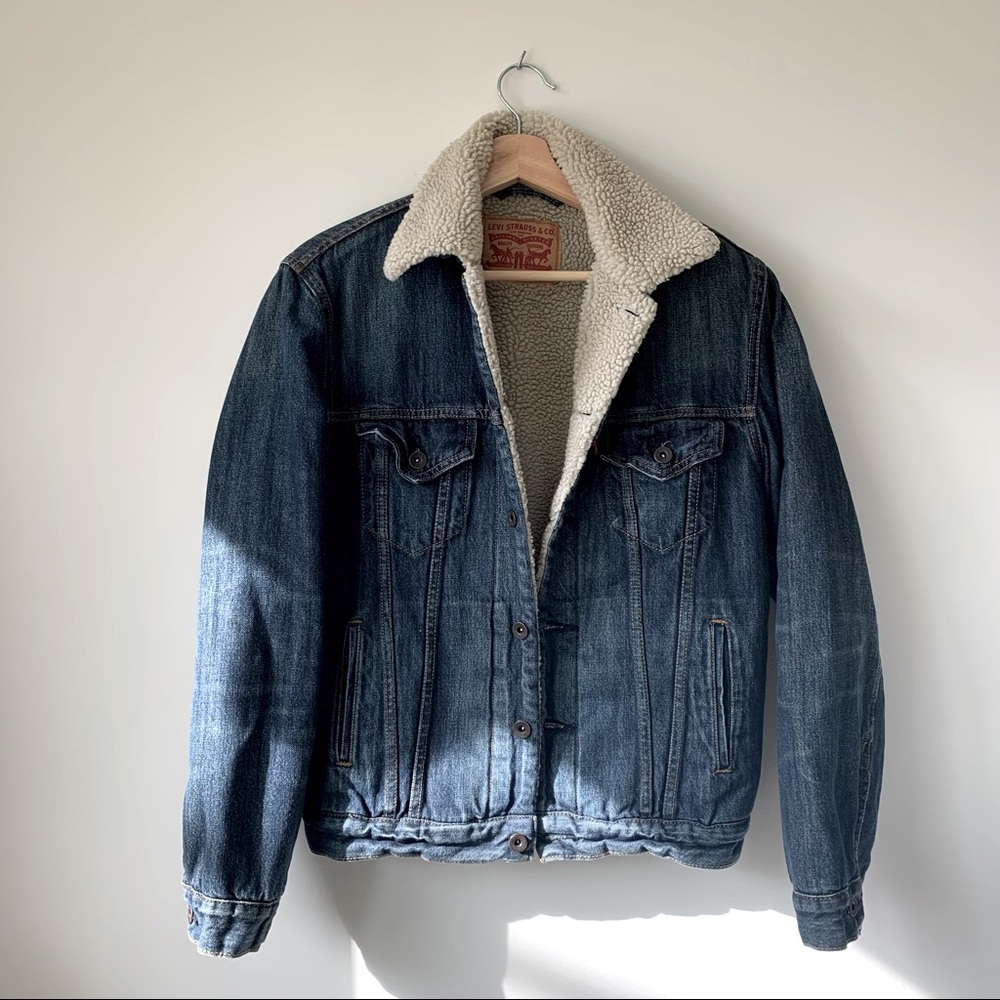 EUC Levi’s Sherpa jean jacket S